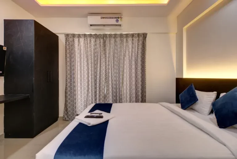 Staybird hotel room with a bed and A/C